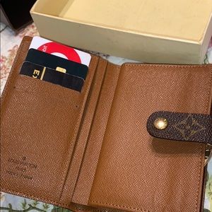 Louis Vuitton Kisslock wallet